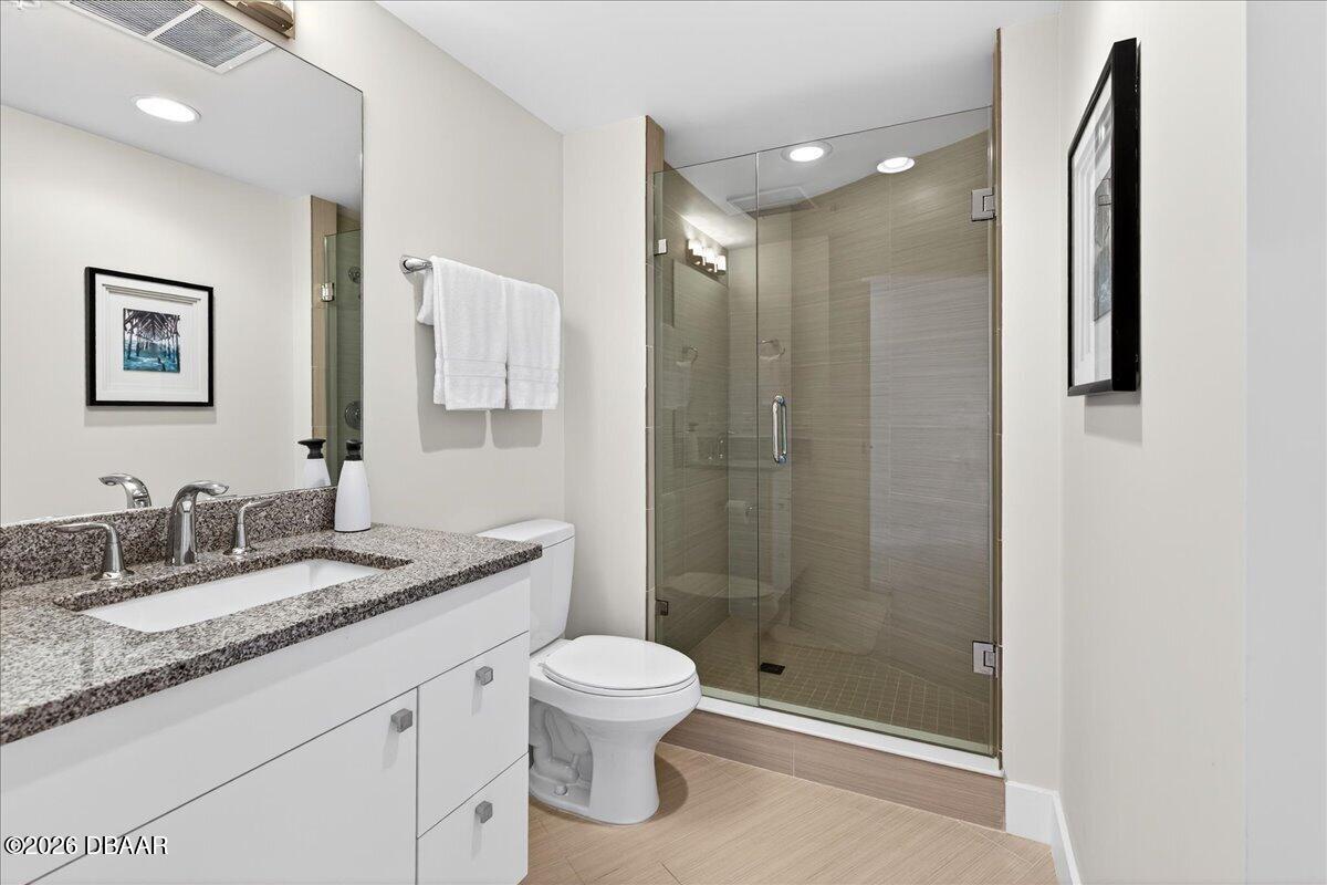 2 Oceans West Boulevard Unit: 2006