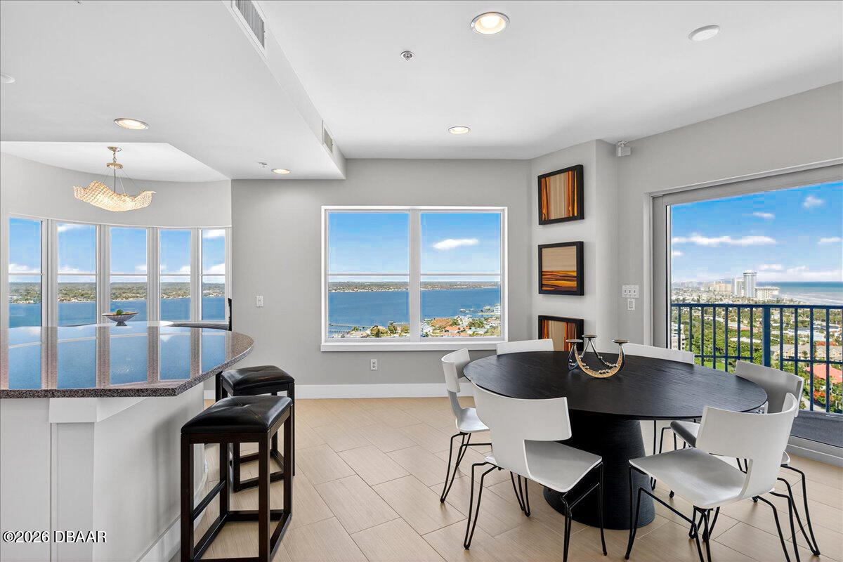 2 Oceans West Boulevard Unit: 2006