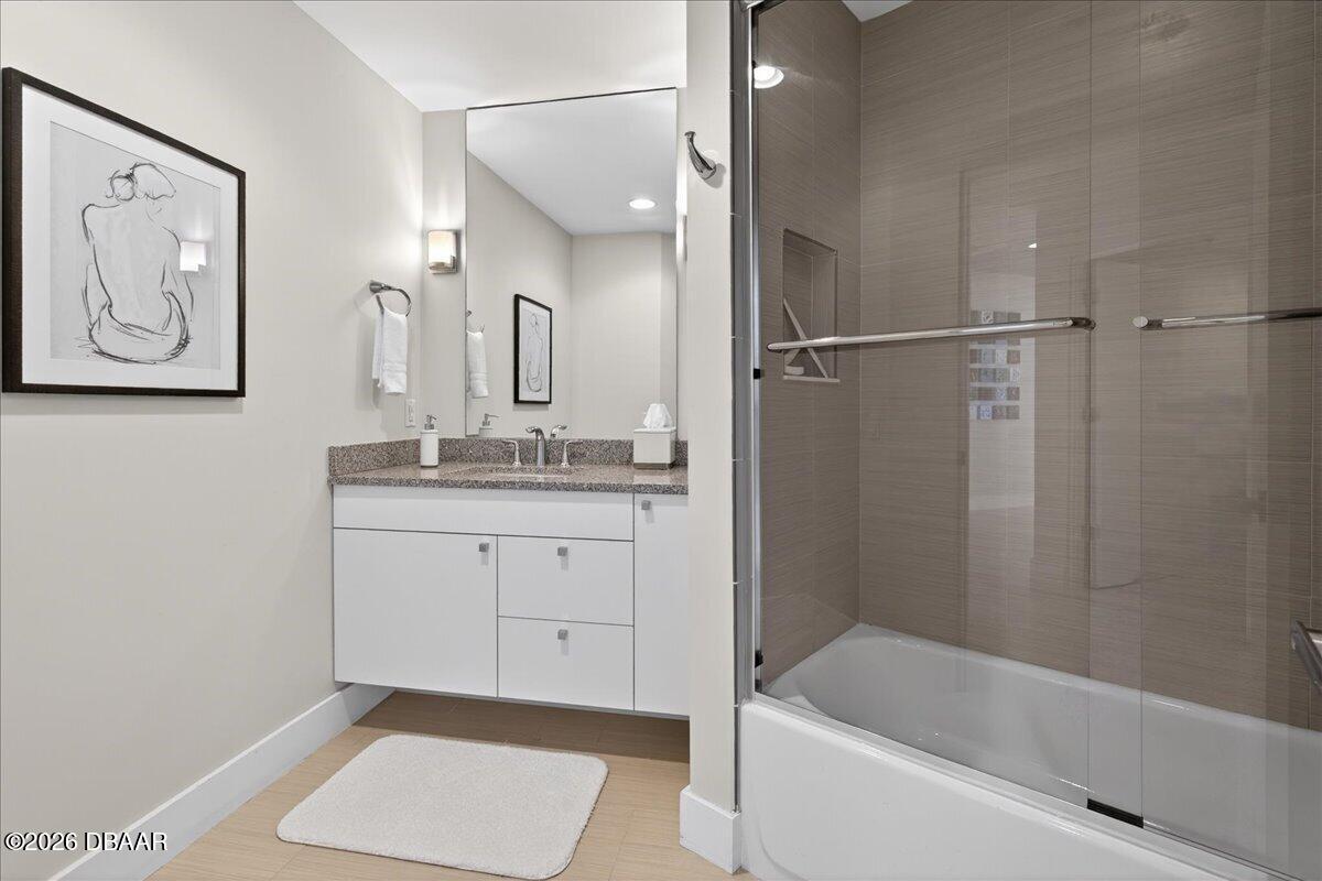 2 Oceans West Boulevard Unit: 2006