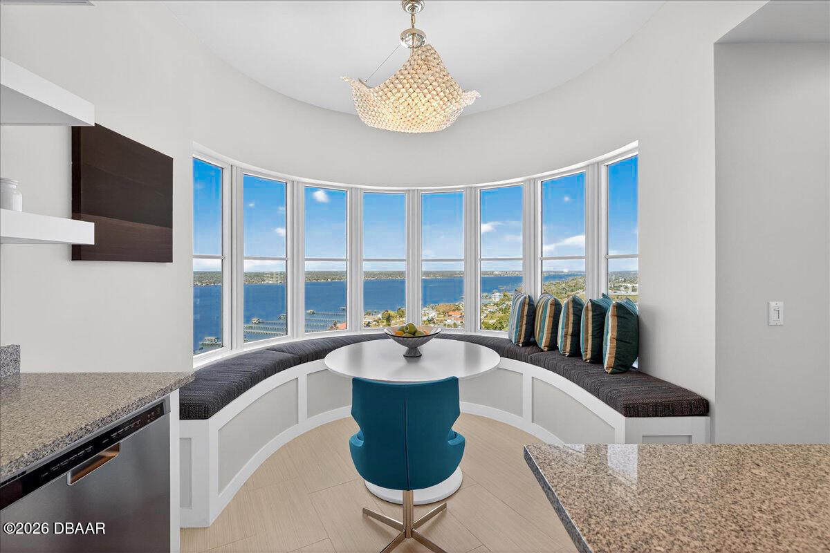 2 Oceans West Boulevard Unit: 2006