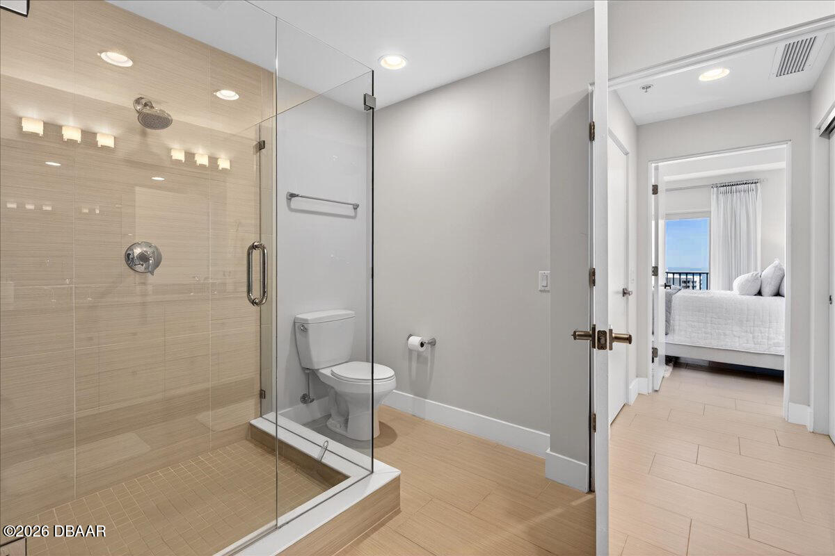 2 Oceans West Boulevard Unit: 2006