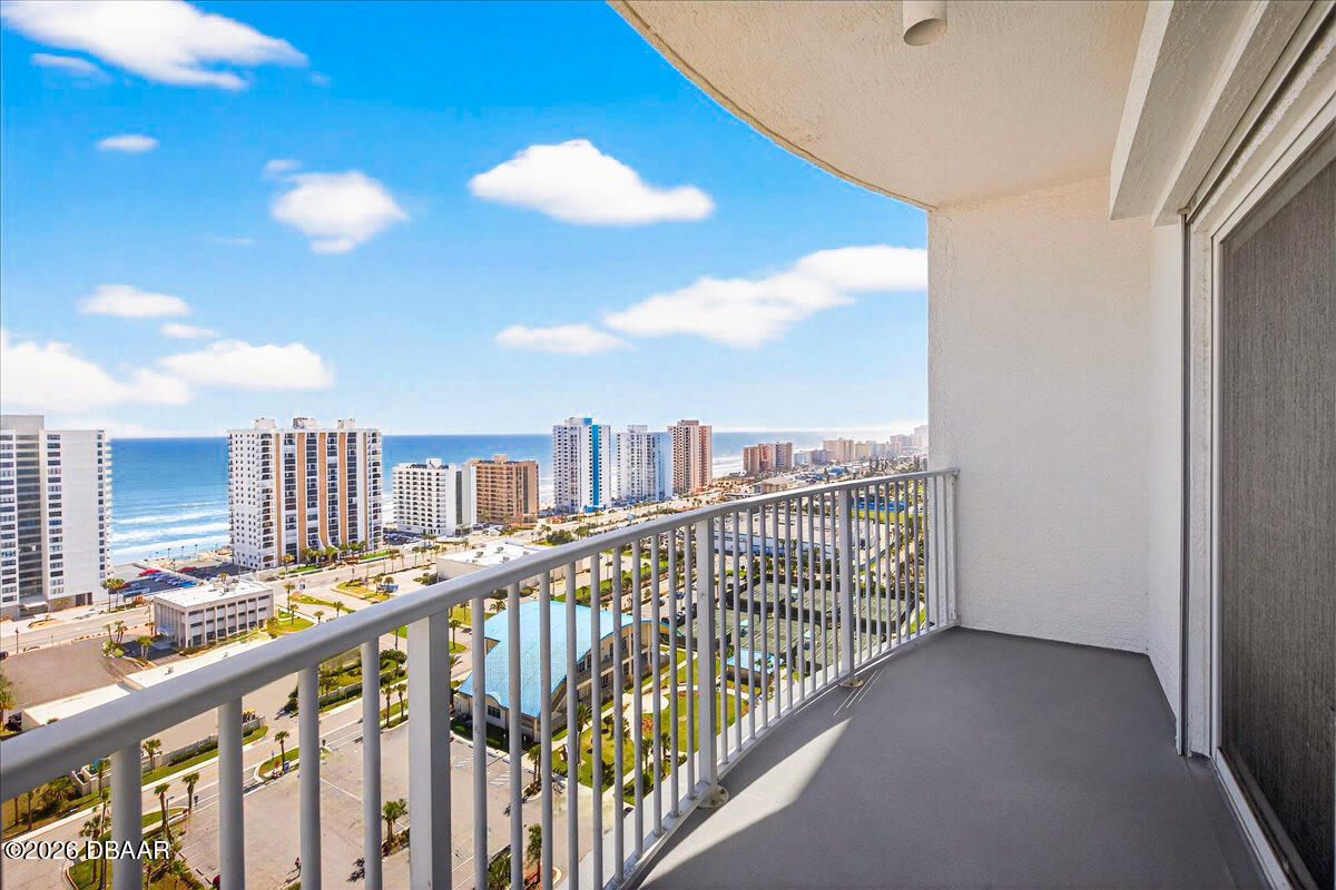 2 Oceans West Boulevard Unit: 2006