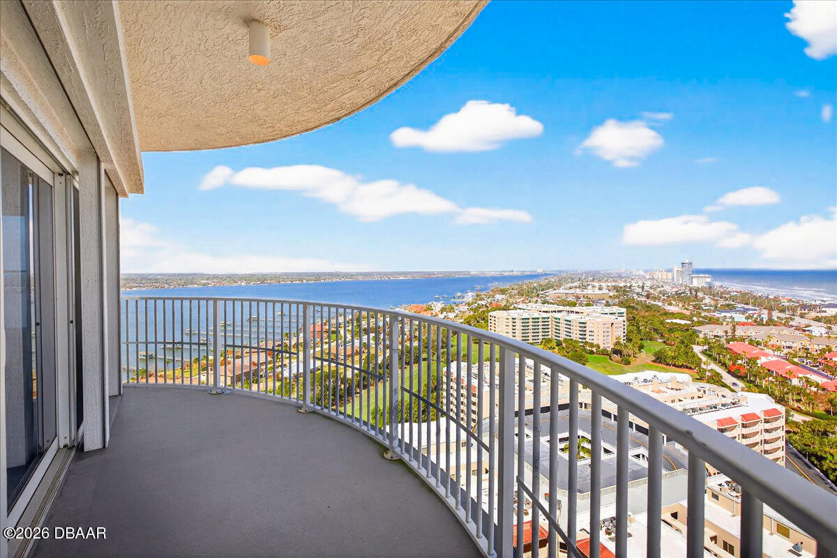 2 Oceans West Boulevard Unit: 2006