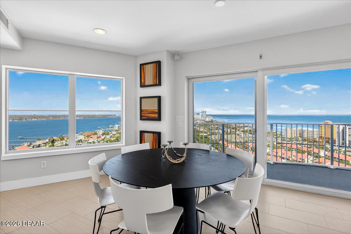 2 Oceans West Boulevard Unit: 2006