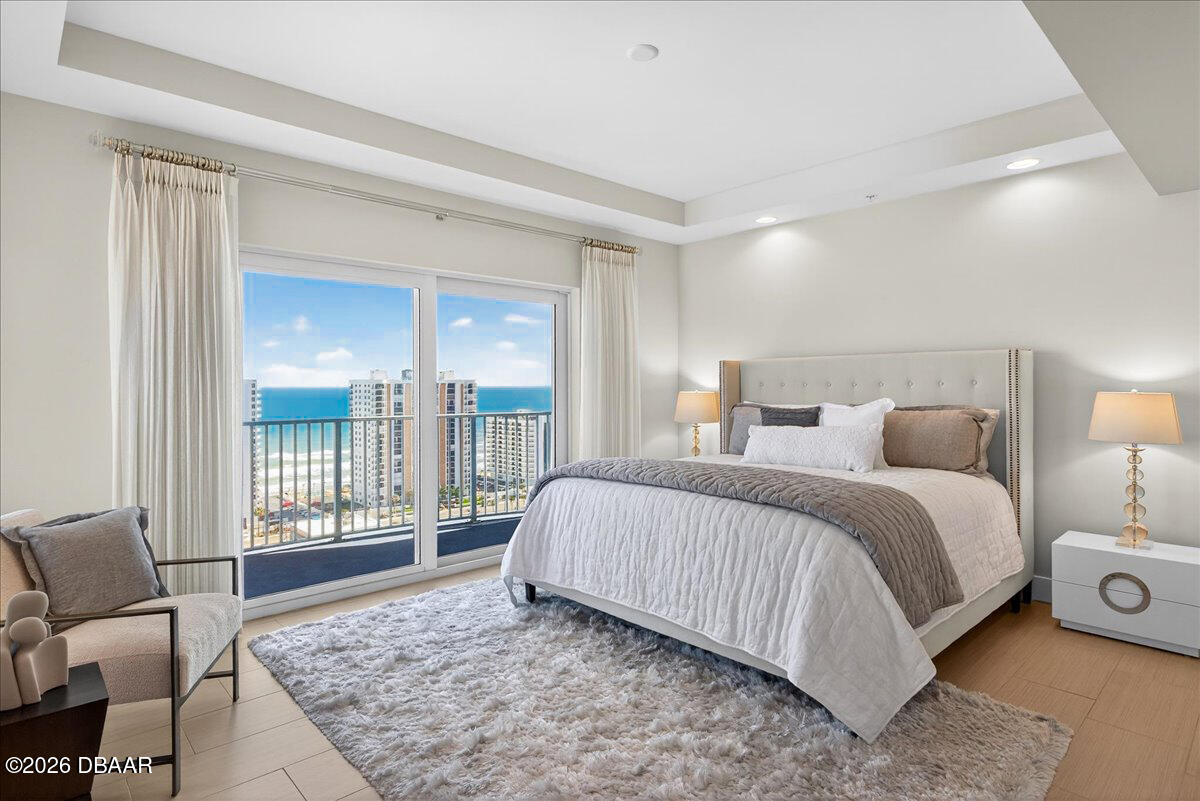 2 Oceans West Boulevard Unit: 2006