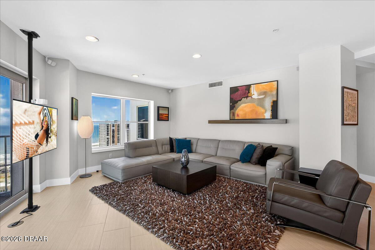 2 Oceans West Boulevard Unit: 2006