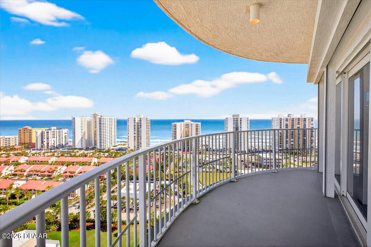 2 Oceans West Boulevard Unit: 2006