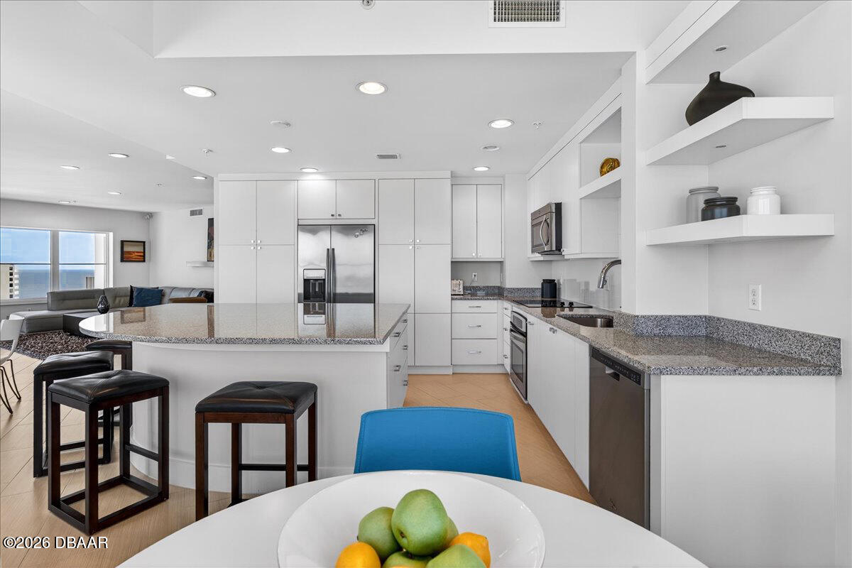 2 Oceans West Boulevard Unit: 2006