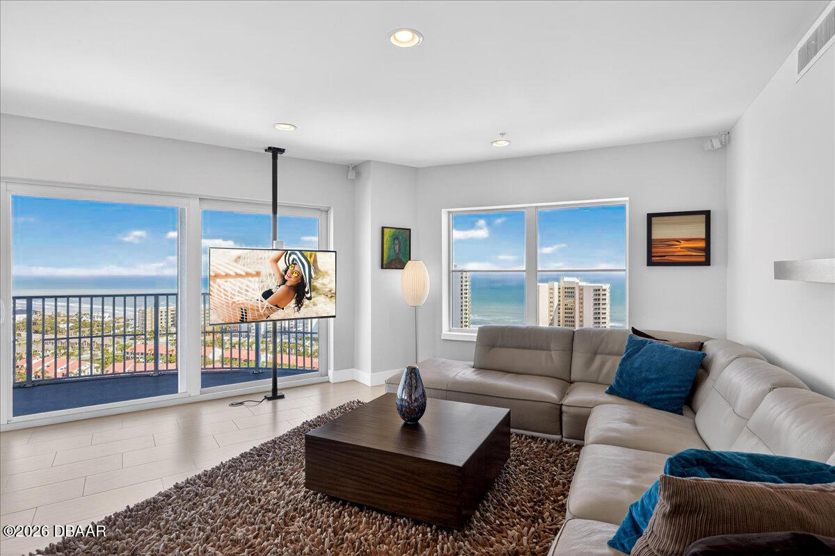 2 Oceans West Boulevard Unit: 2006