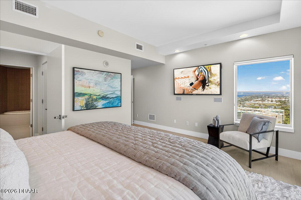 2 Oceans West Boulevard Unit: 2006