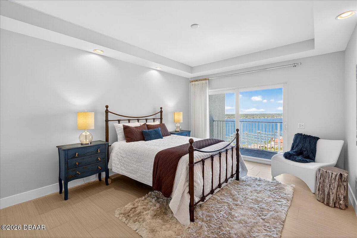 2 Oceans West Boulevard Unit: 2006