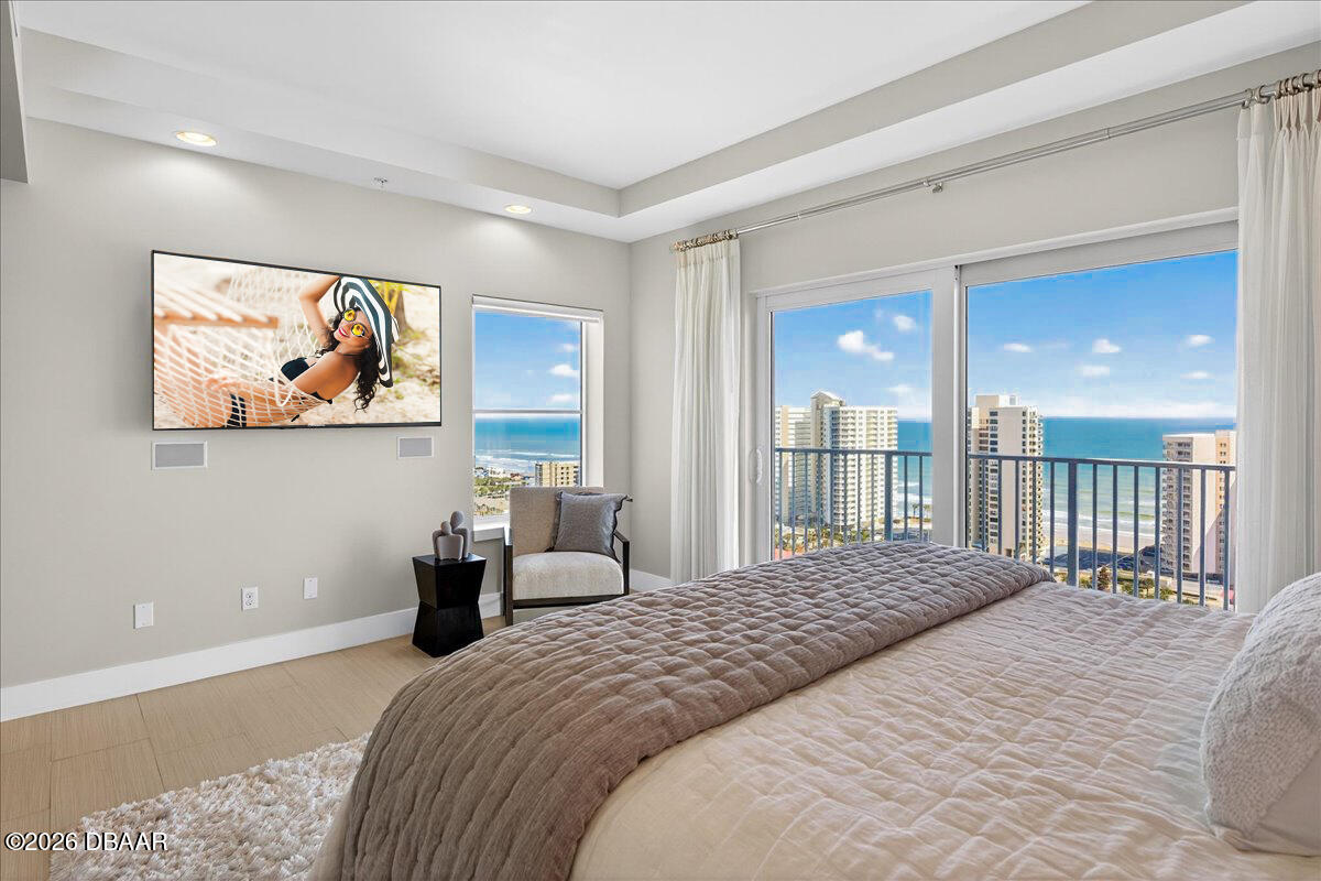 2 Oceans West Boulevard Unit: 2006