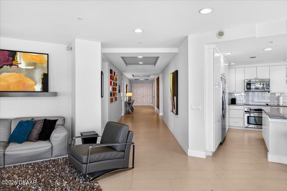 2 Oceans West Boulevard Unit: 2006