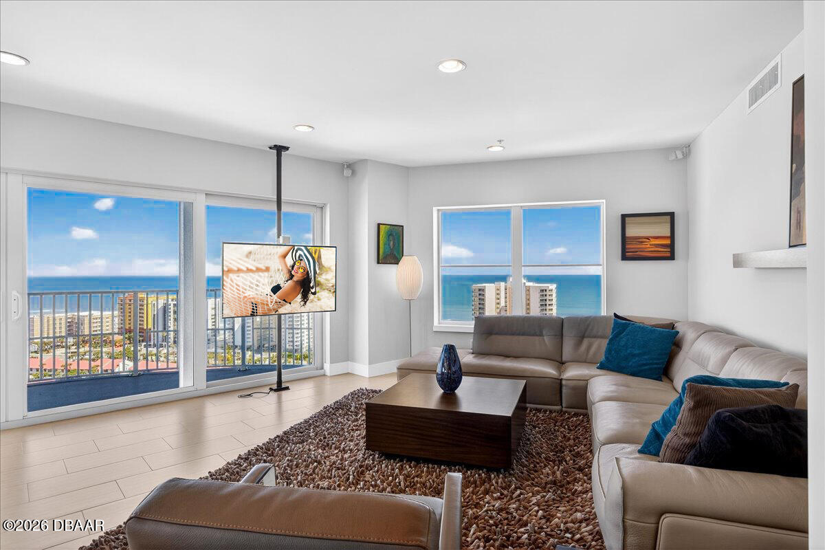 2 Oceans West Boulevard Unit: 2006