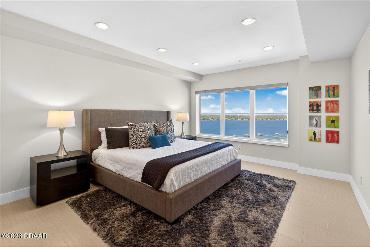 2 Oceans West Boulevard Unit: 2006