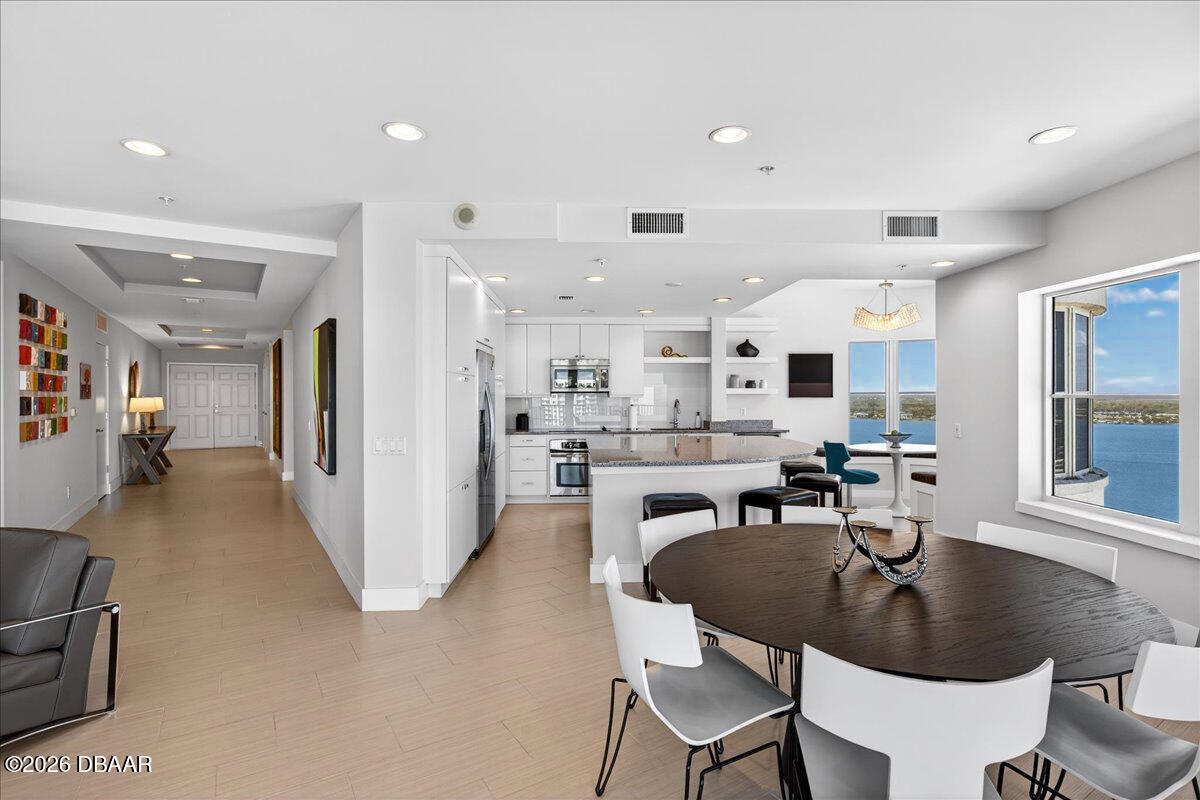 2 Oceans West Boulevard Unit: 2006