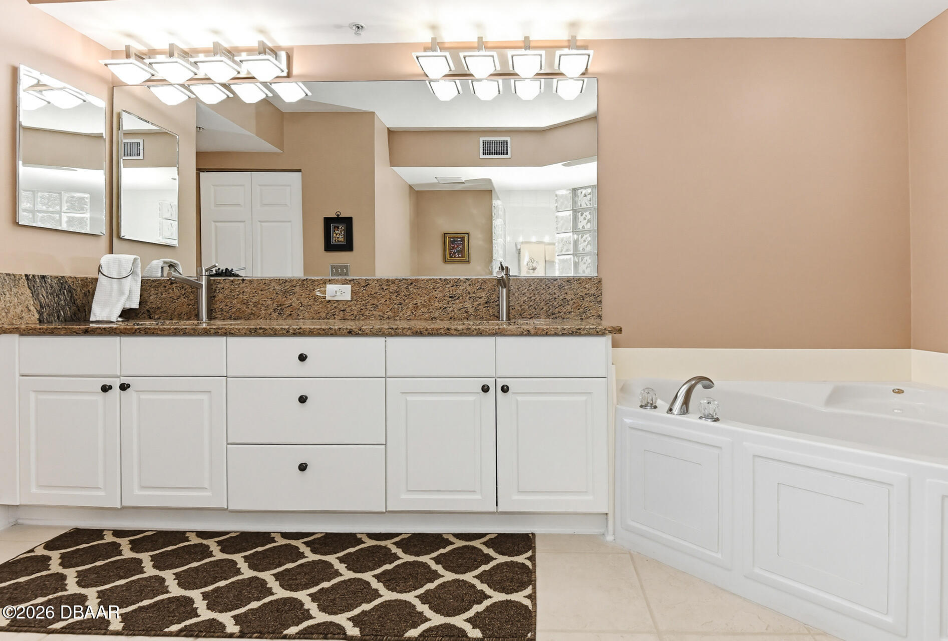 2055 S Atlantic Avenue Unit: 703