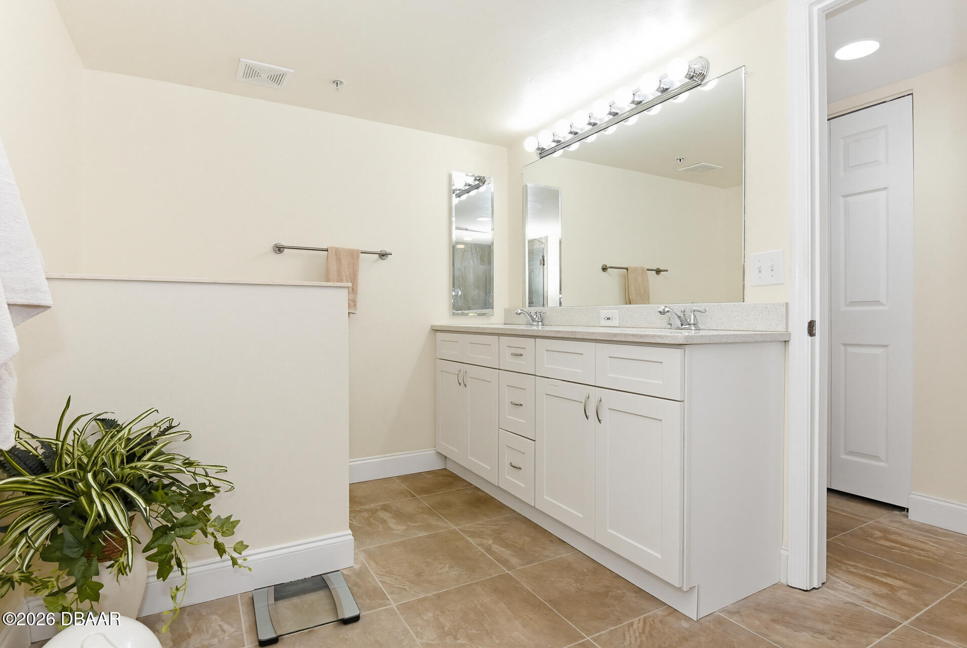 2967 S Atlantic Avenue Unit: 408