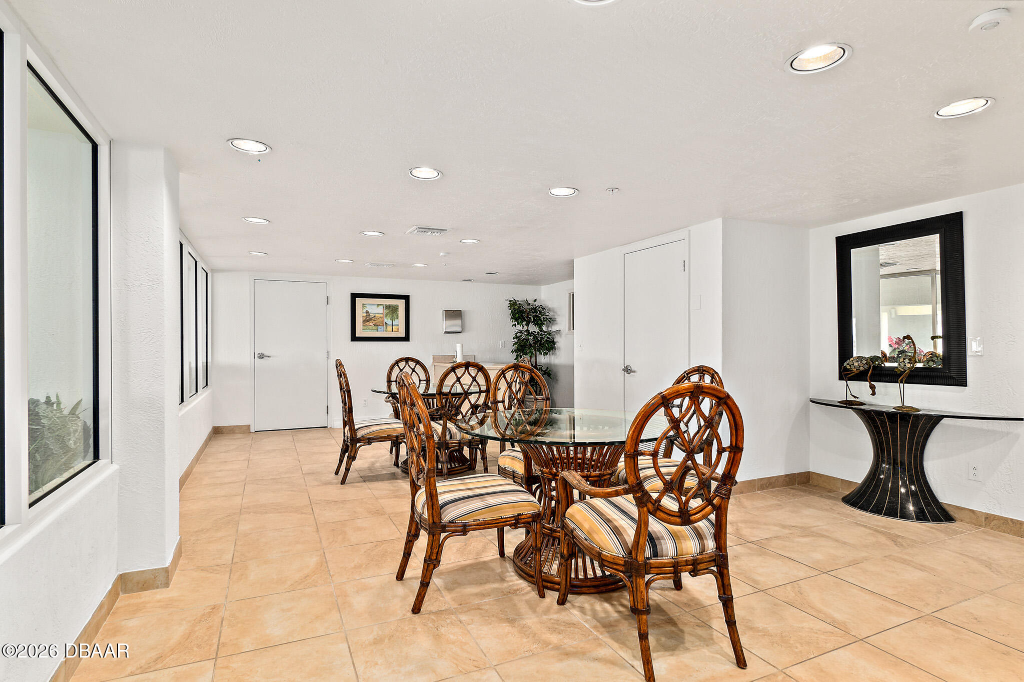 2545 S Atlantic Avenue Unit: 601