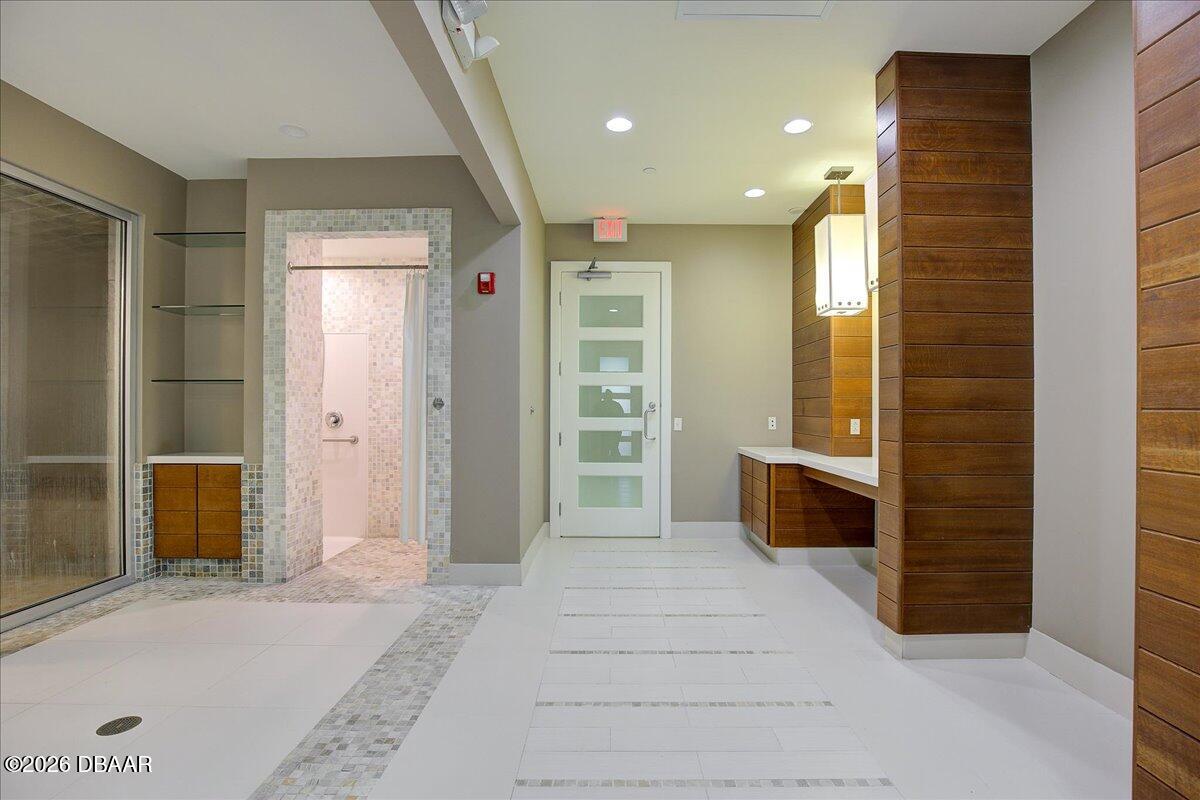 241 Riverside Drive Unit: 1604