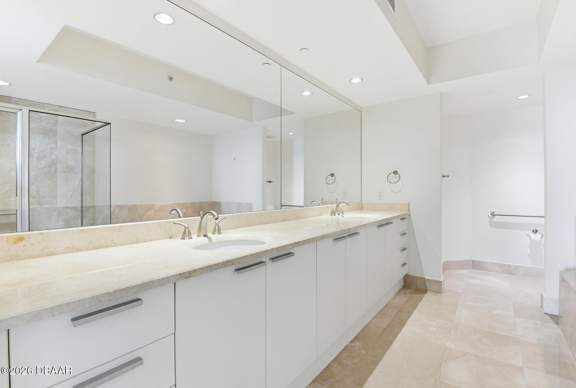 241 Riverside Drive Unit: 1604