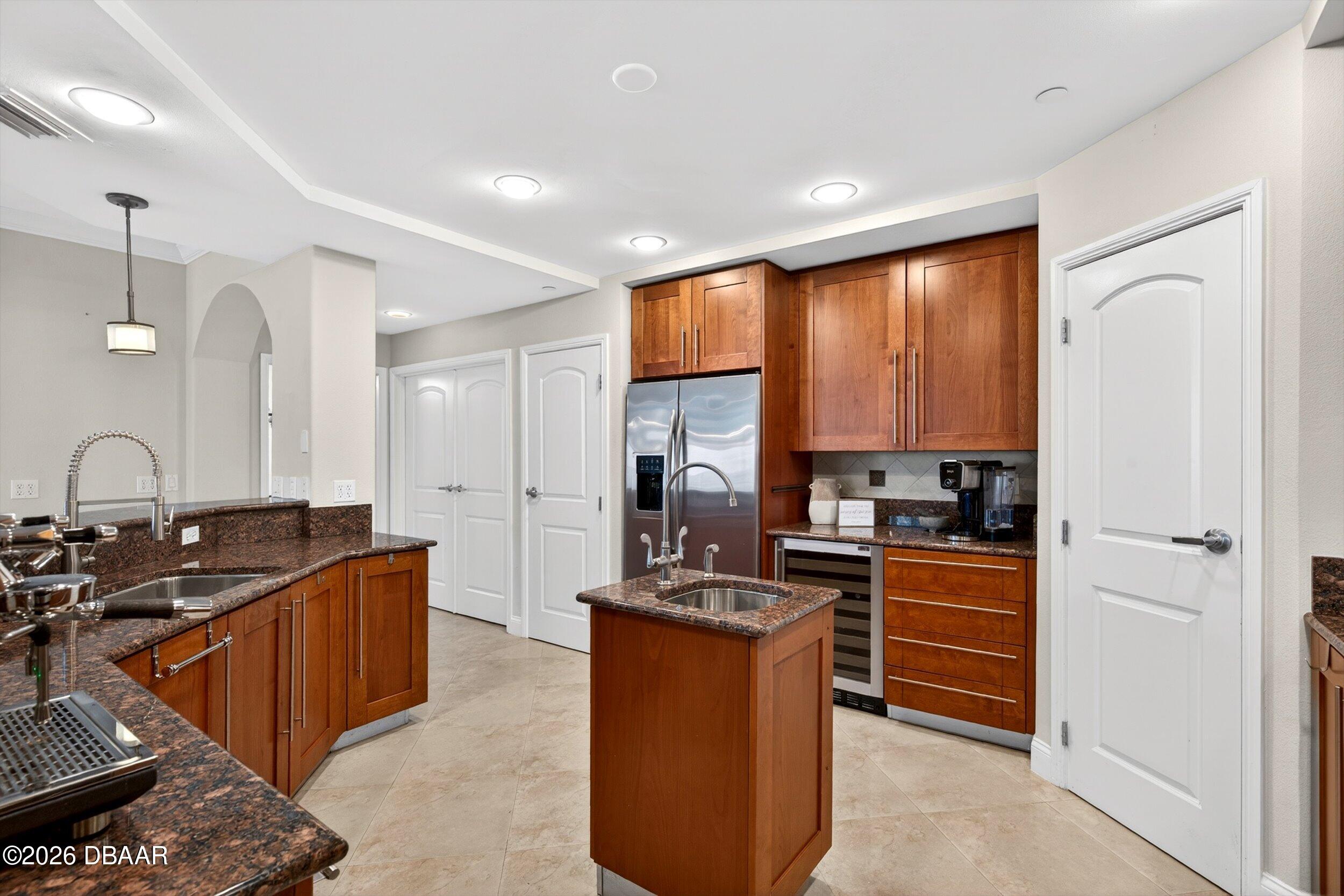 3703 S Atlantic Avenue Unit: 204