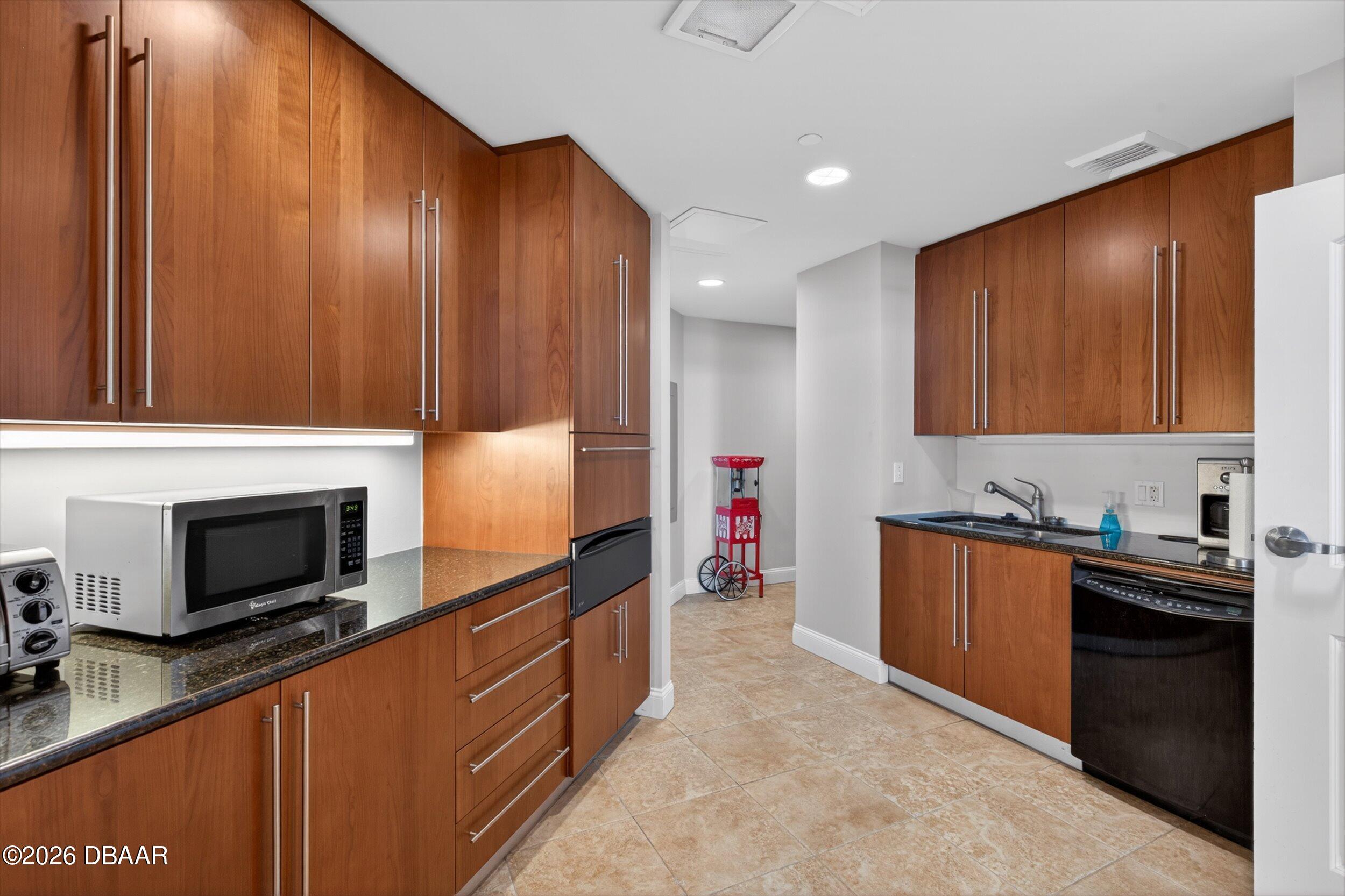 3703 S Atlantic Avenue Unit: 204
