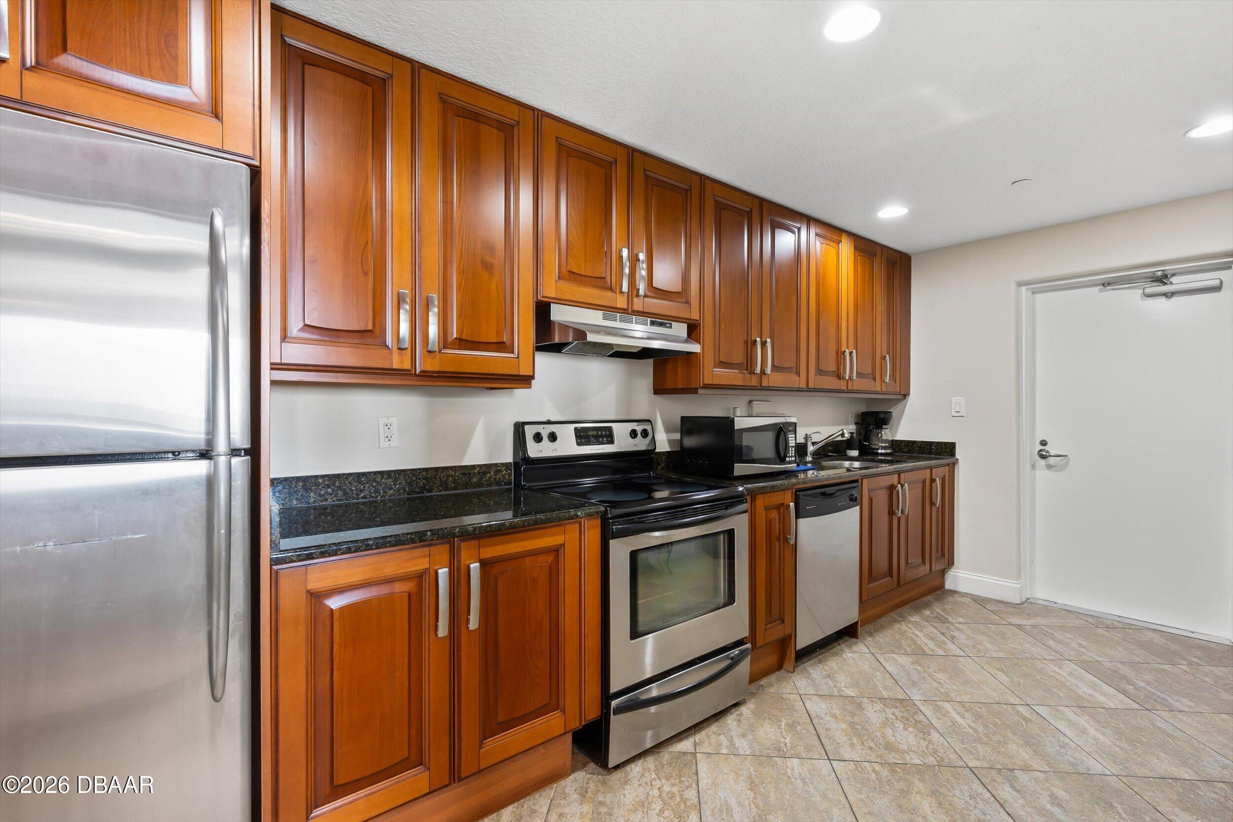 3245 S Atlantic Avenue Unit: 1002
