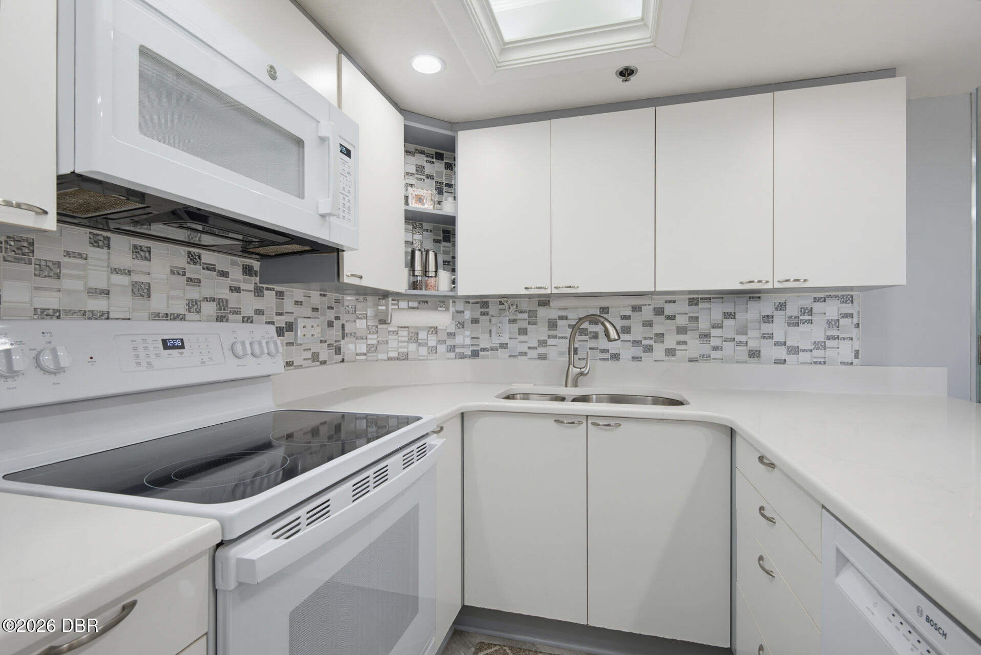 3013 S Atlantic Avenue Unit: 902