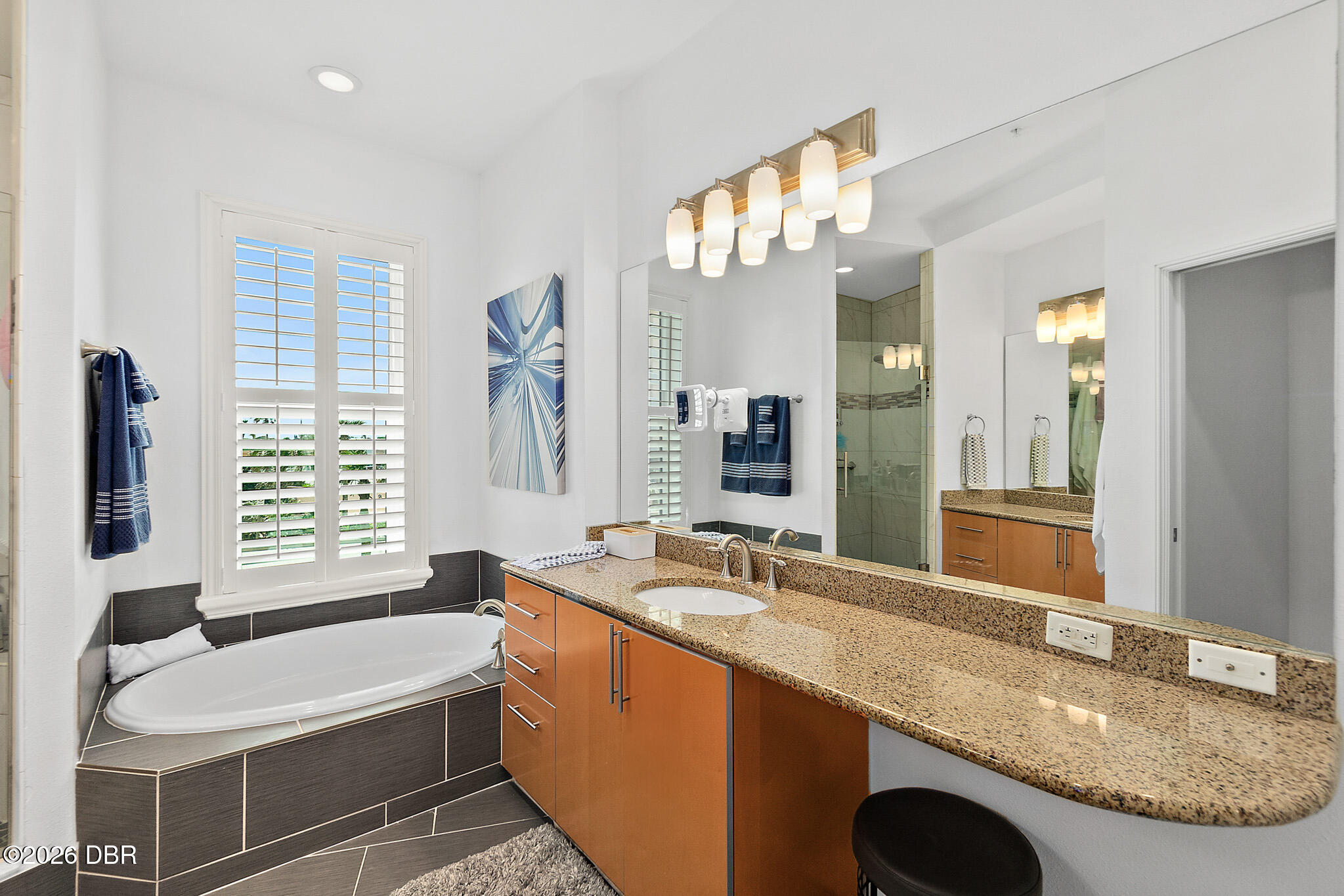 1925 S Atlantic Avenue Unit: 210