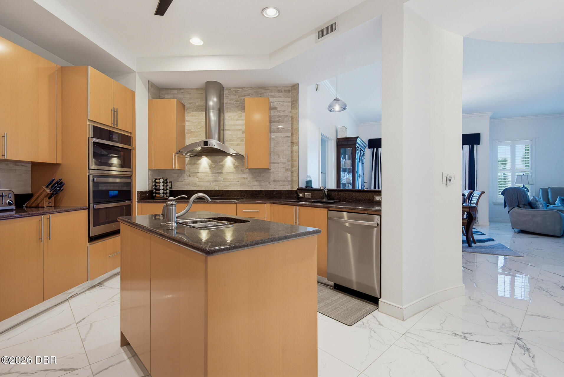 1925 S Atlantic Avenue Unit: 210