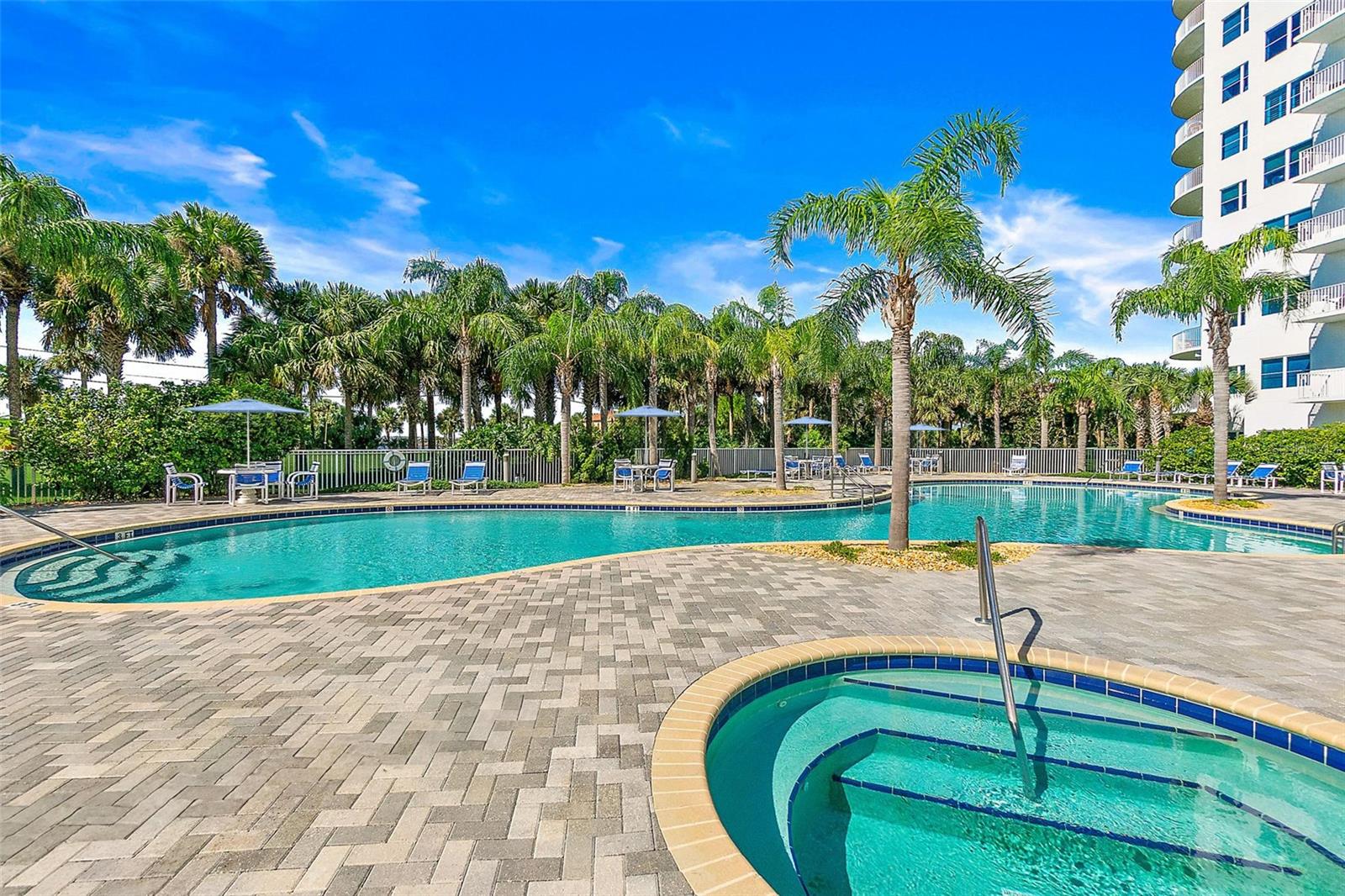 2 OCEANS WEST BLVD #1702