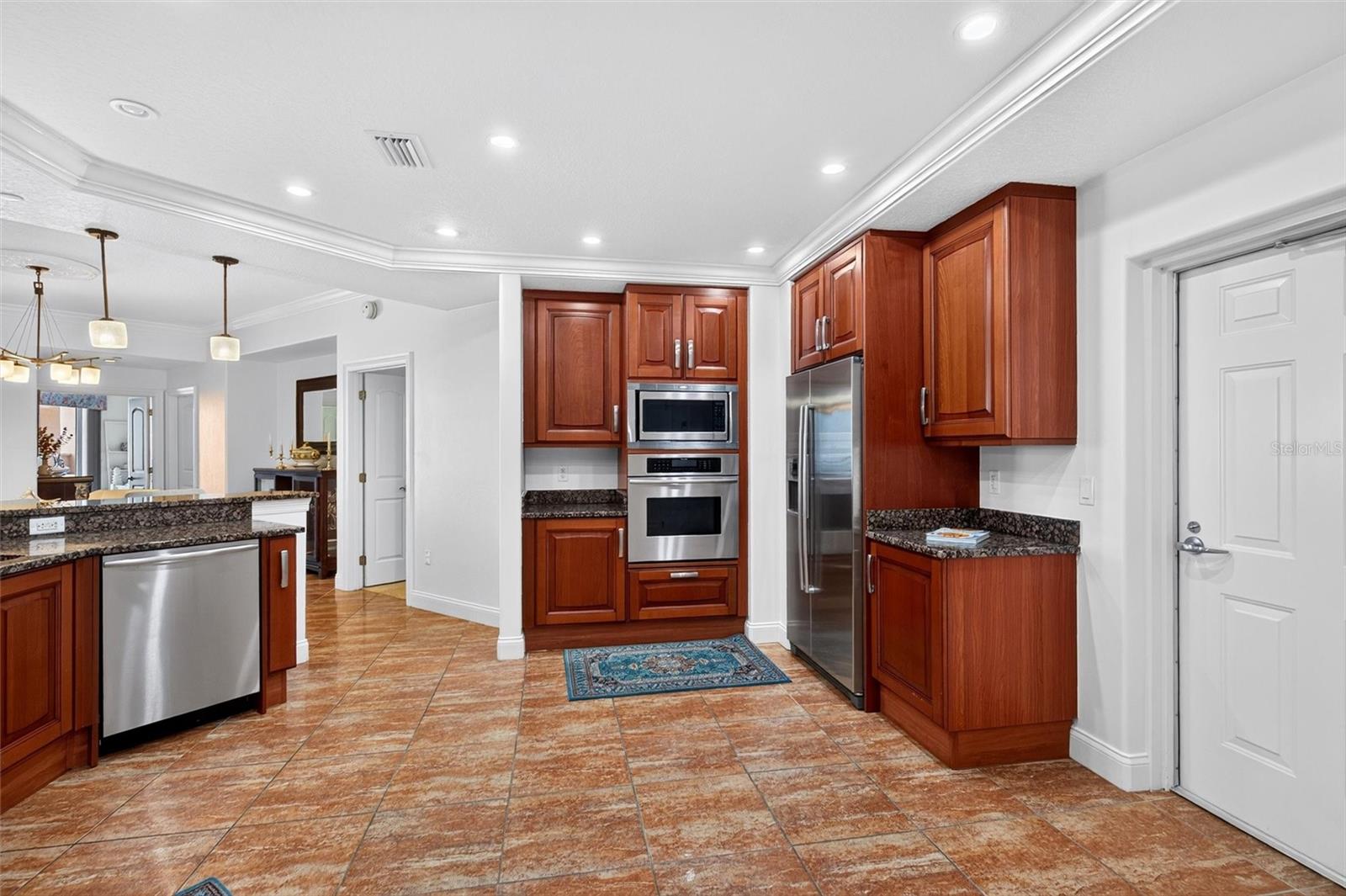3245 S Atlantic Avenue Unit: 1002