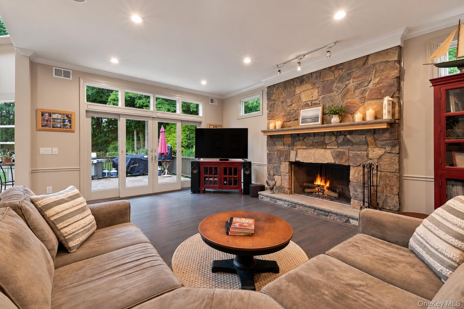 7 Lauro Ridge Court