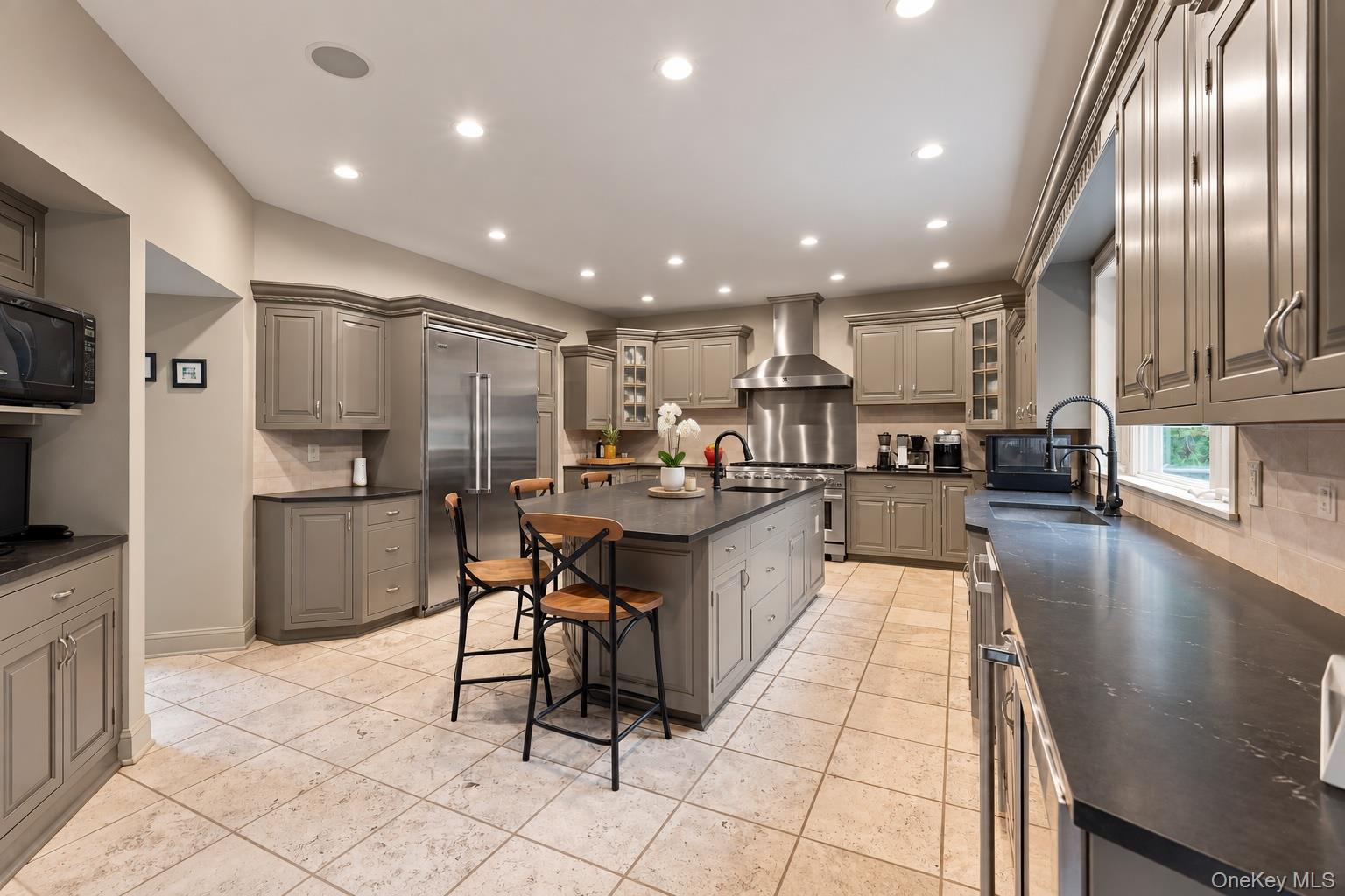 7 Lauro Ridge Court