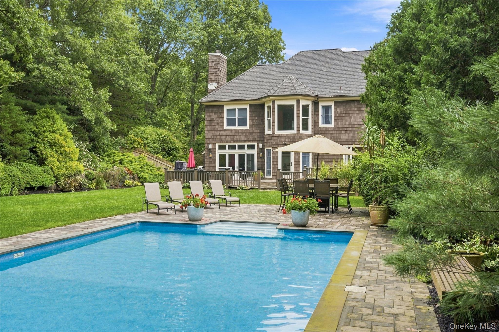 7 Lauro Ridge Court