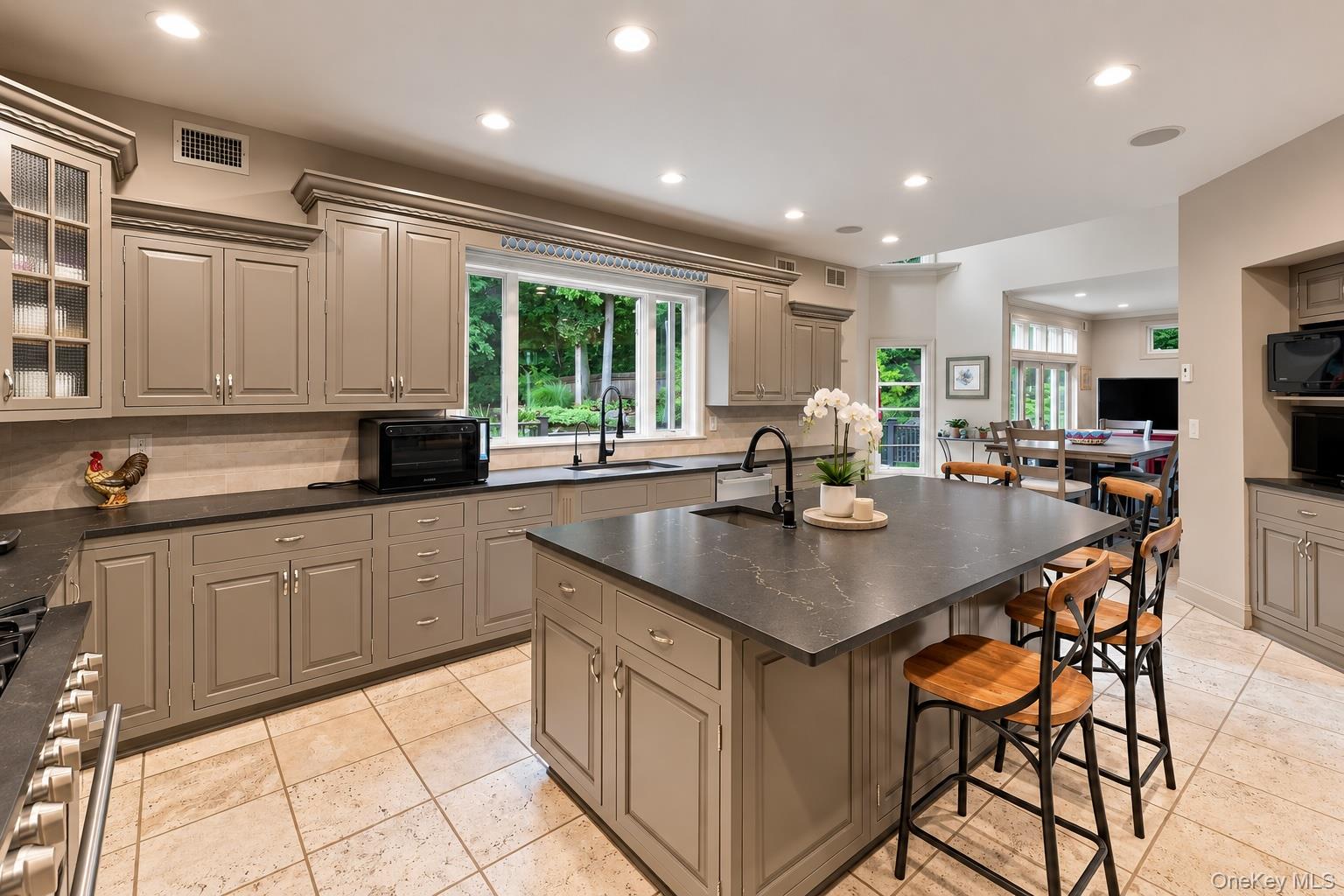 7 Lauro Ridge Court
