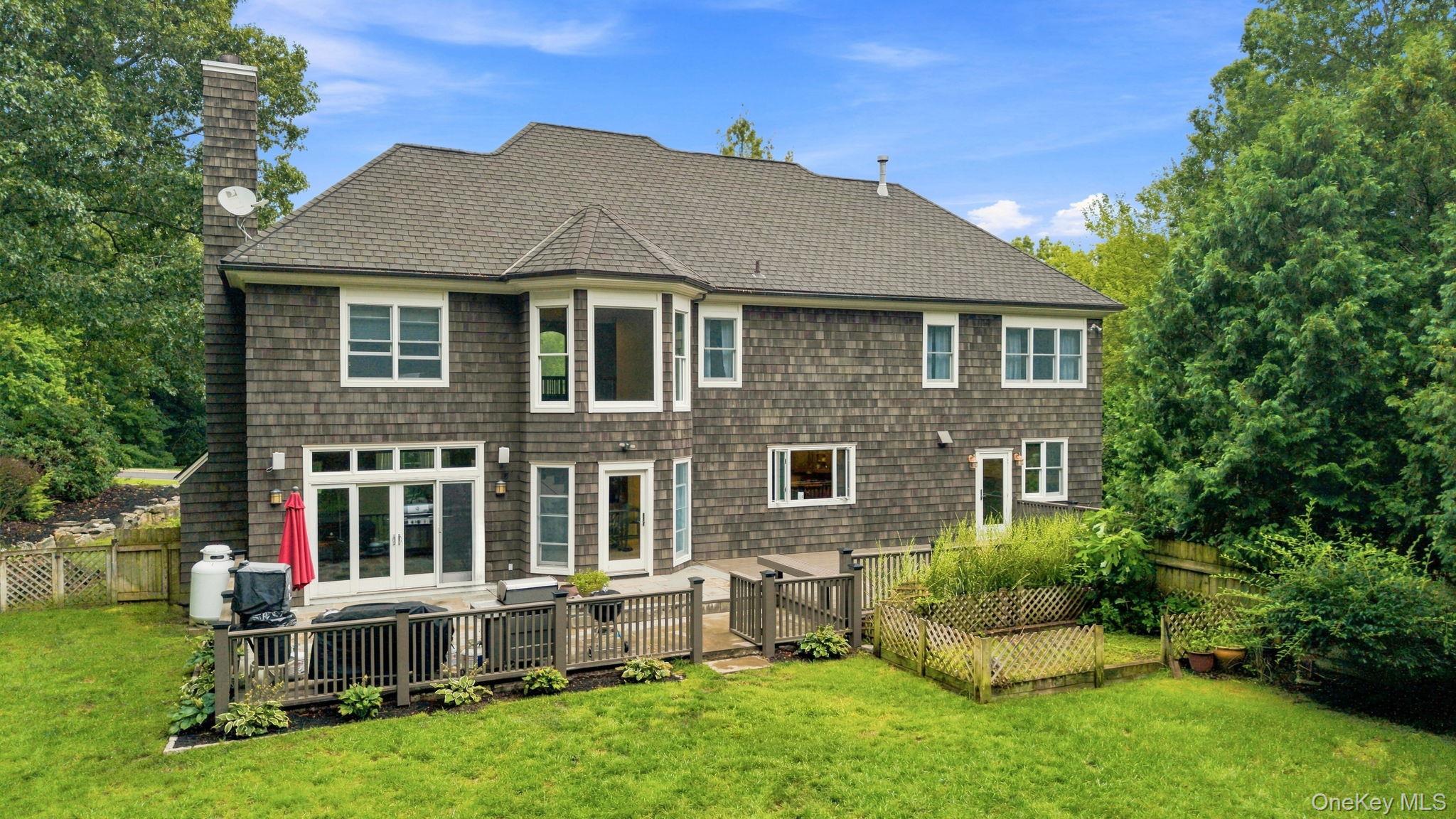 7 Lauro Ridge Court