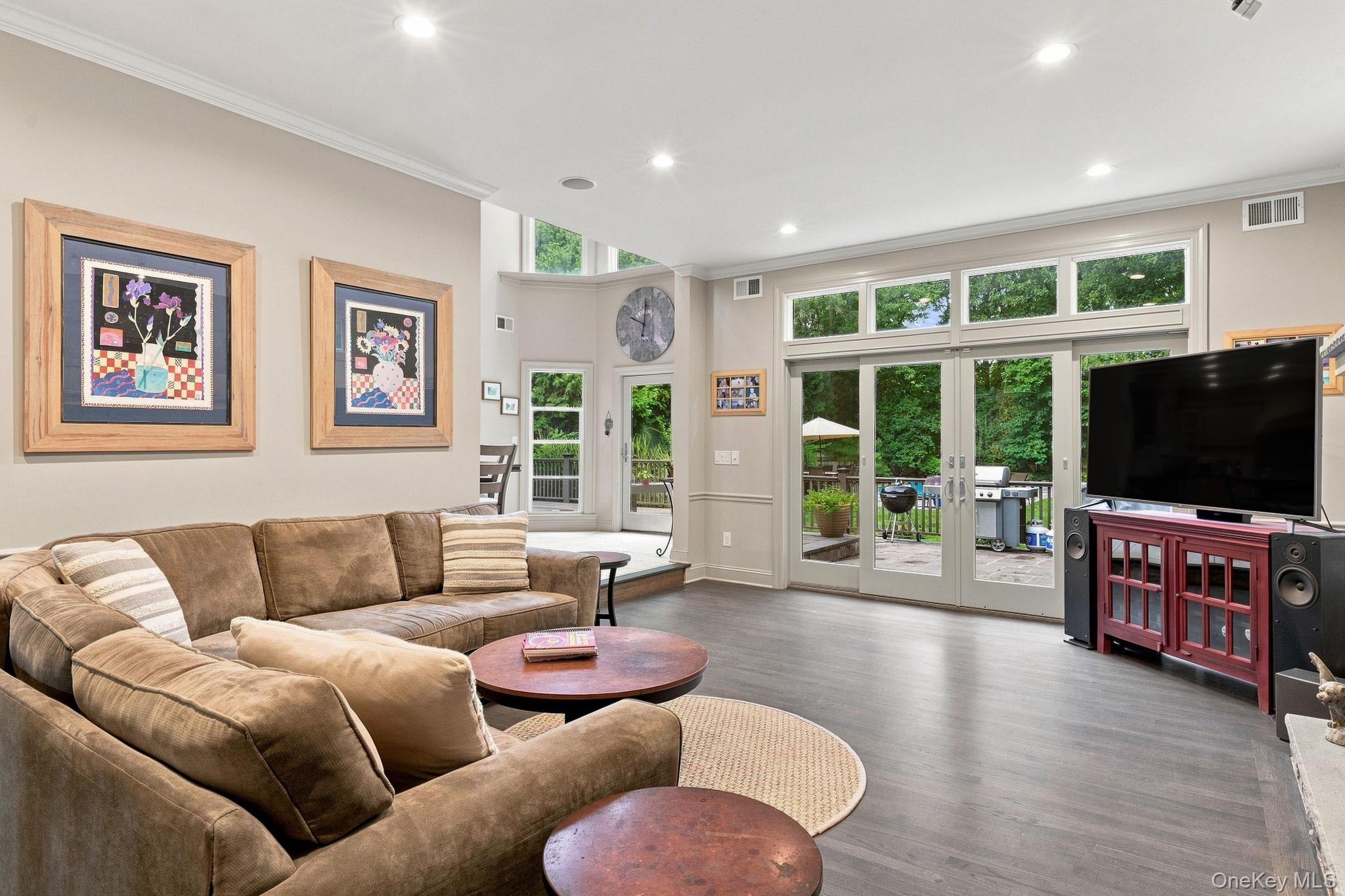 7 Lauro Ridge Court