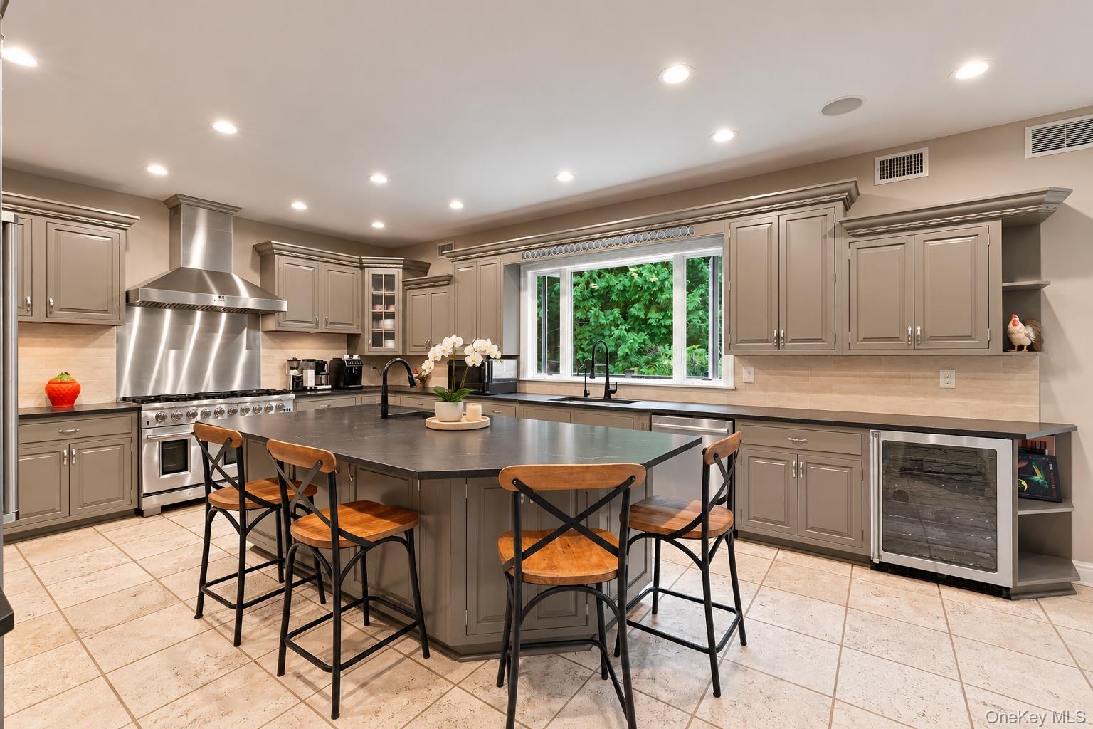 7 Lauro Ridge Court