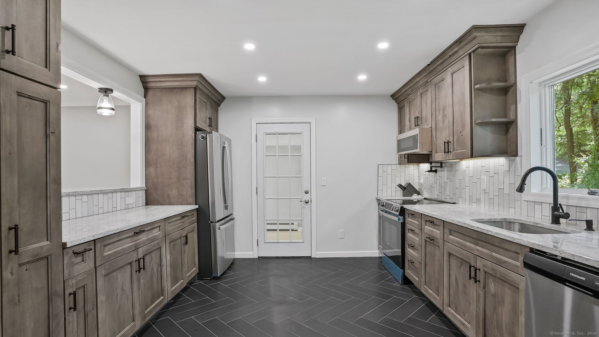 240 Great Plain Road