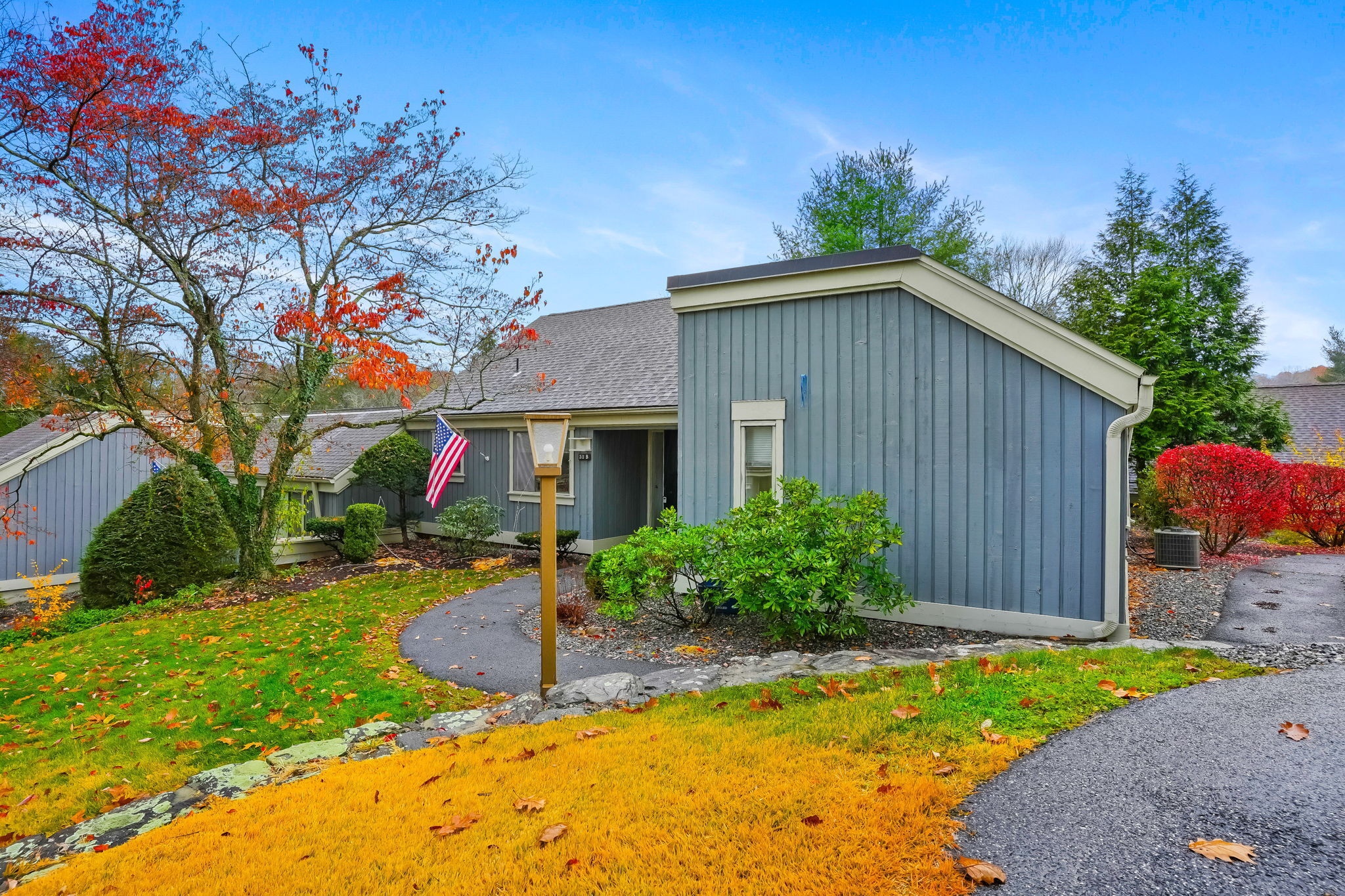 511 Heritage Village B