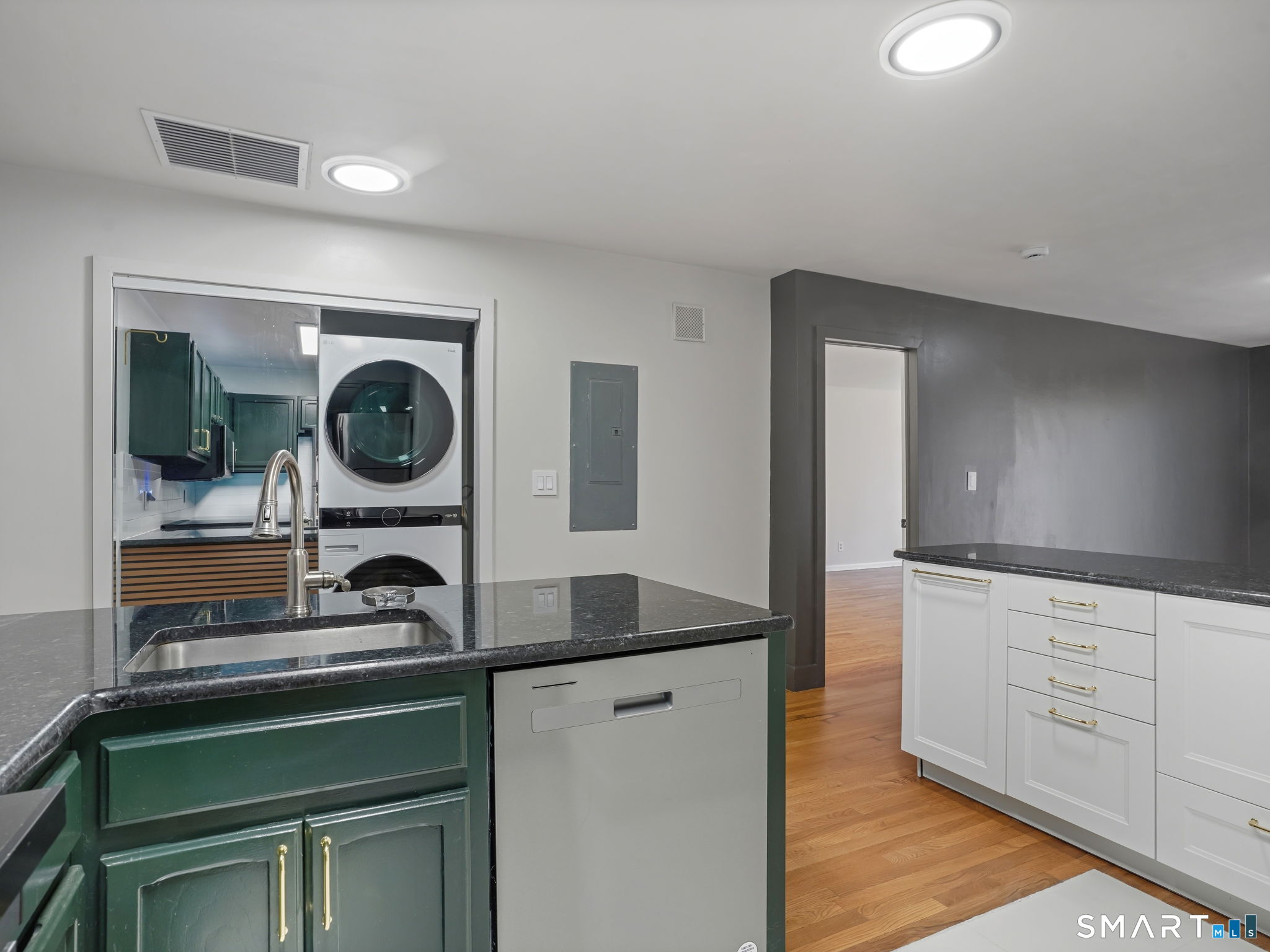 170 Forest Street Unit: 9