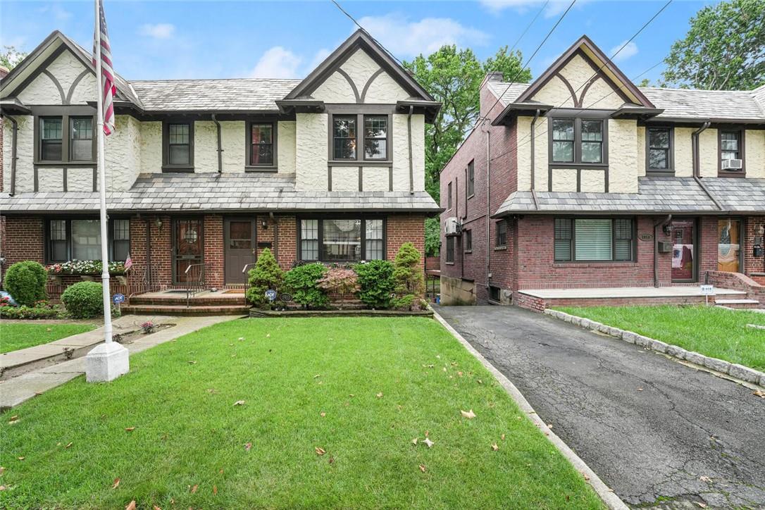 1917 Tenbroeck Avenue