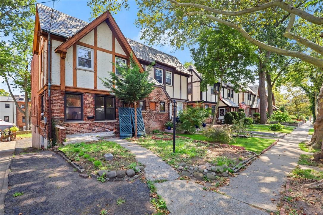 1914 Tenbroeck Avenue