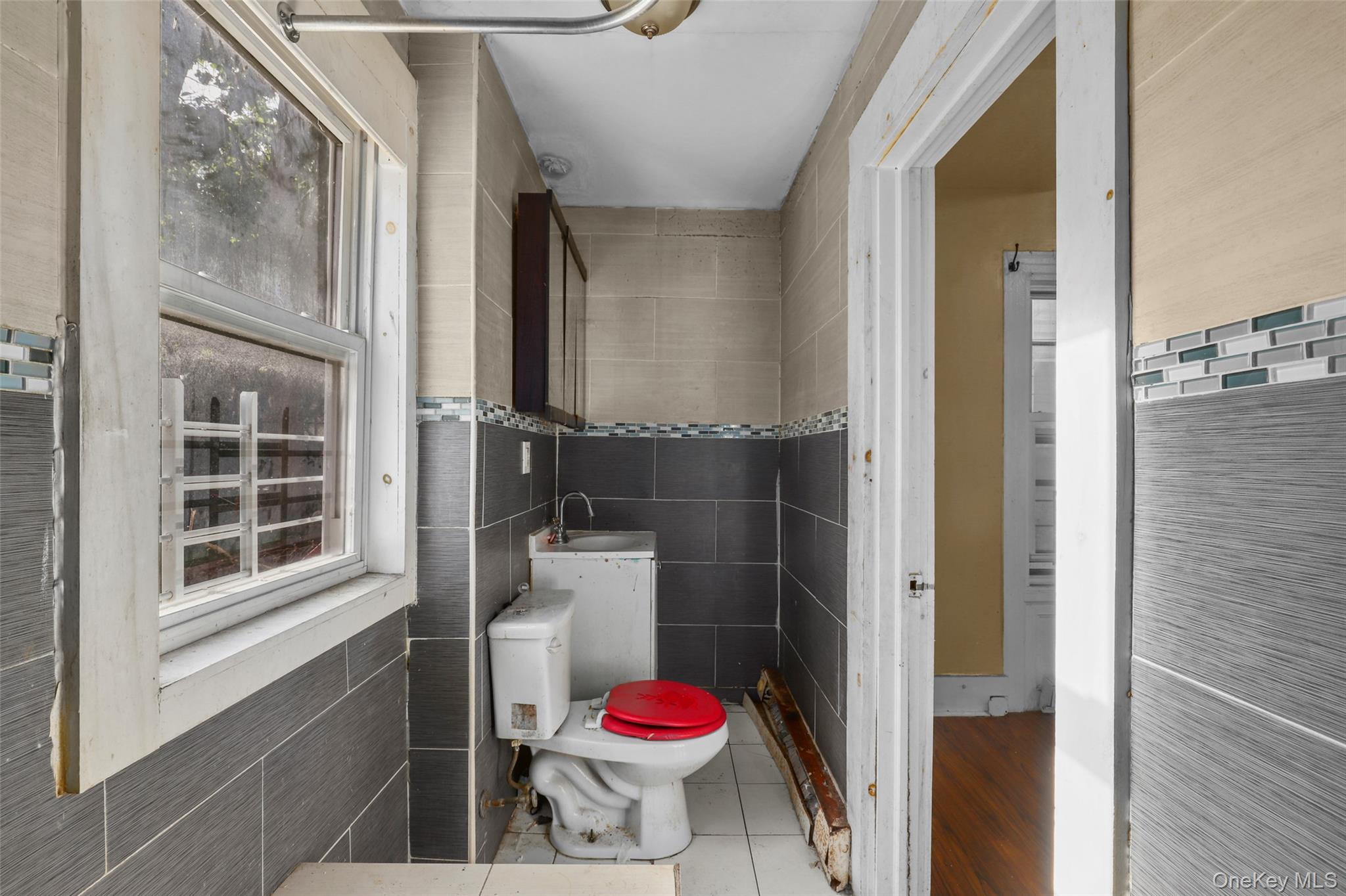112 S 7th Avenue