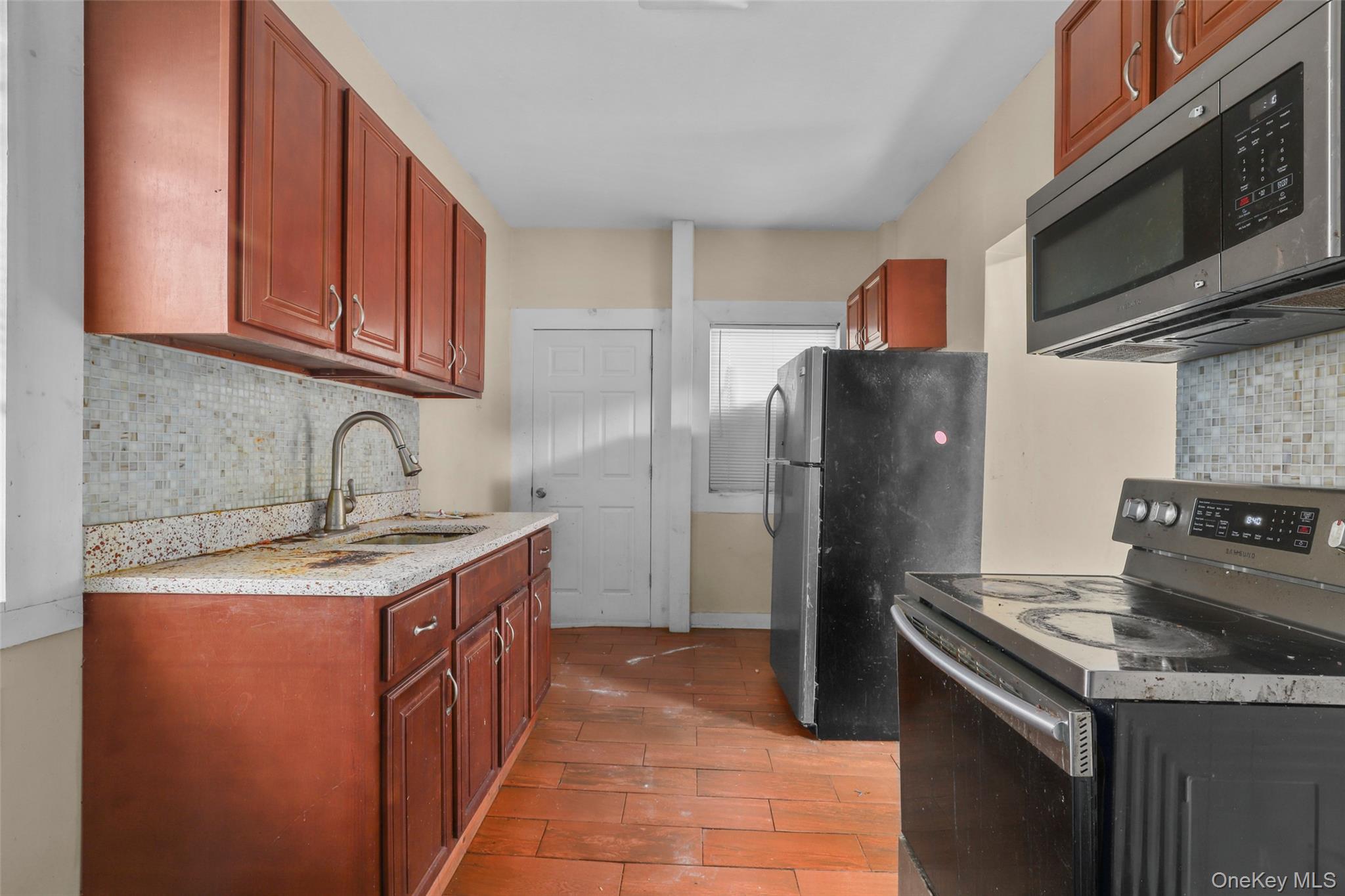 112 S 7th Avenue