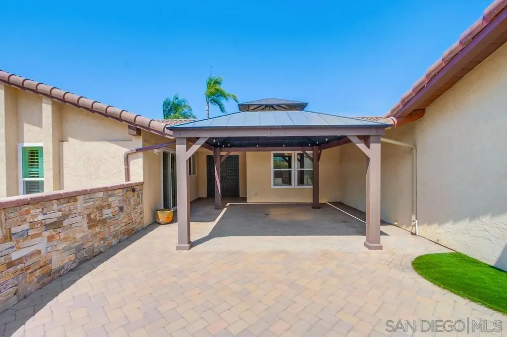 6411 Via De La Reina