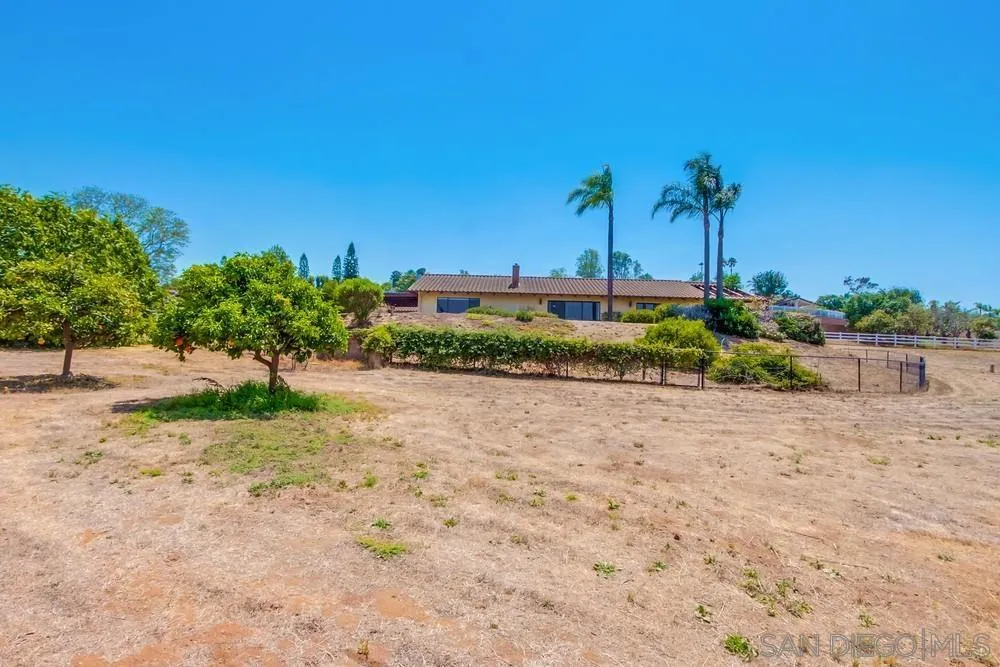 6411 Via De La Reina