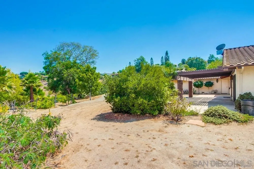 6411 Via De La Reina